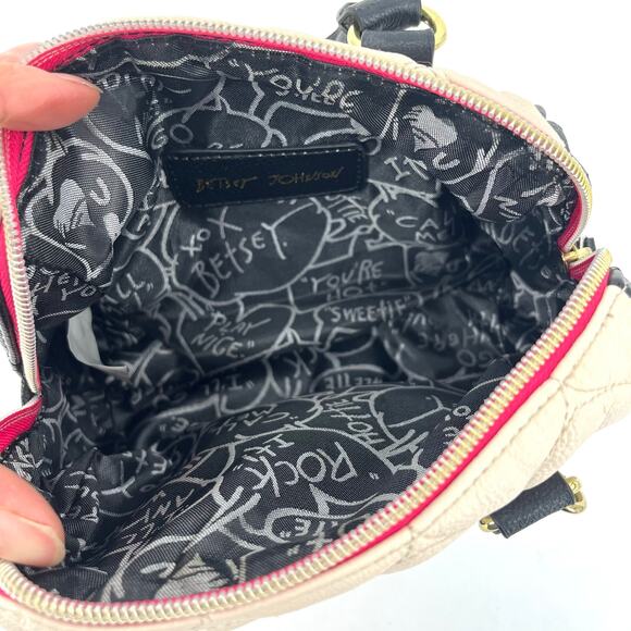Betsey Johnson Vegan Faux Leather Quilted Black Cream Small Purse Heart Handles - Picture 5 of 5
